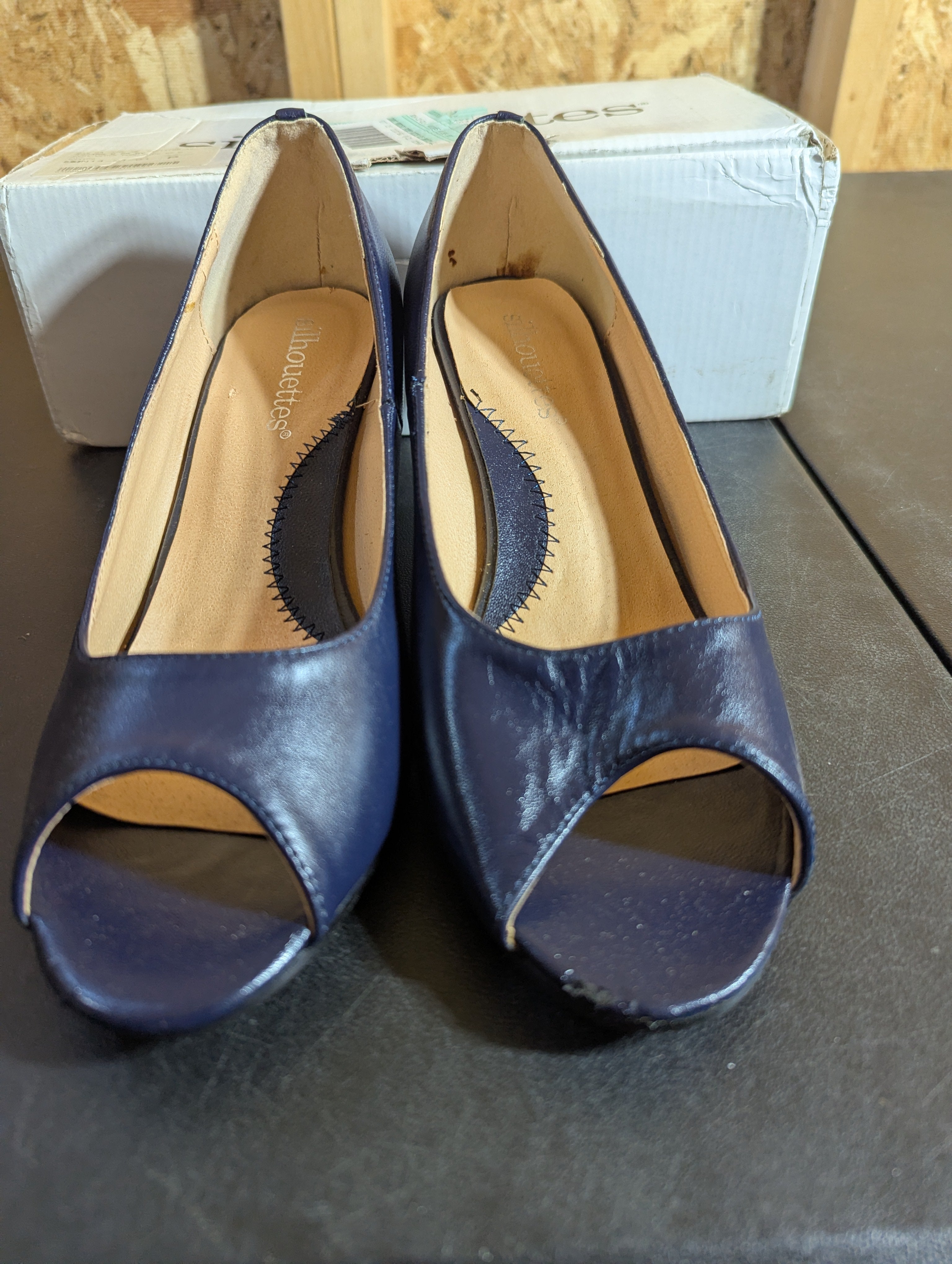 Silloettes Navy Blue 1.5" heels size 8.5W