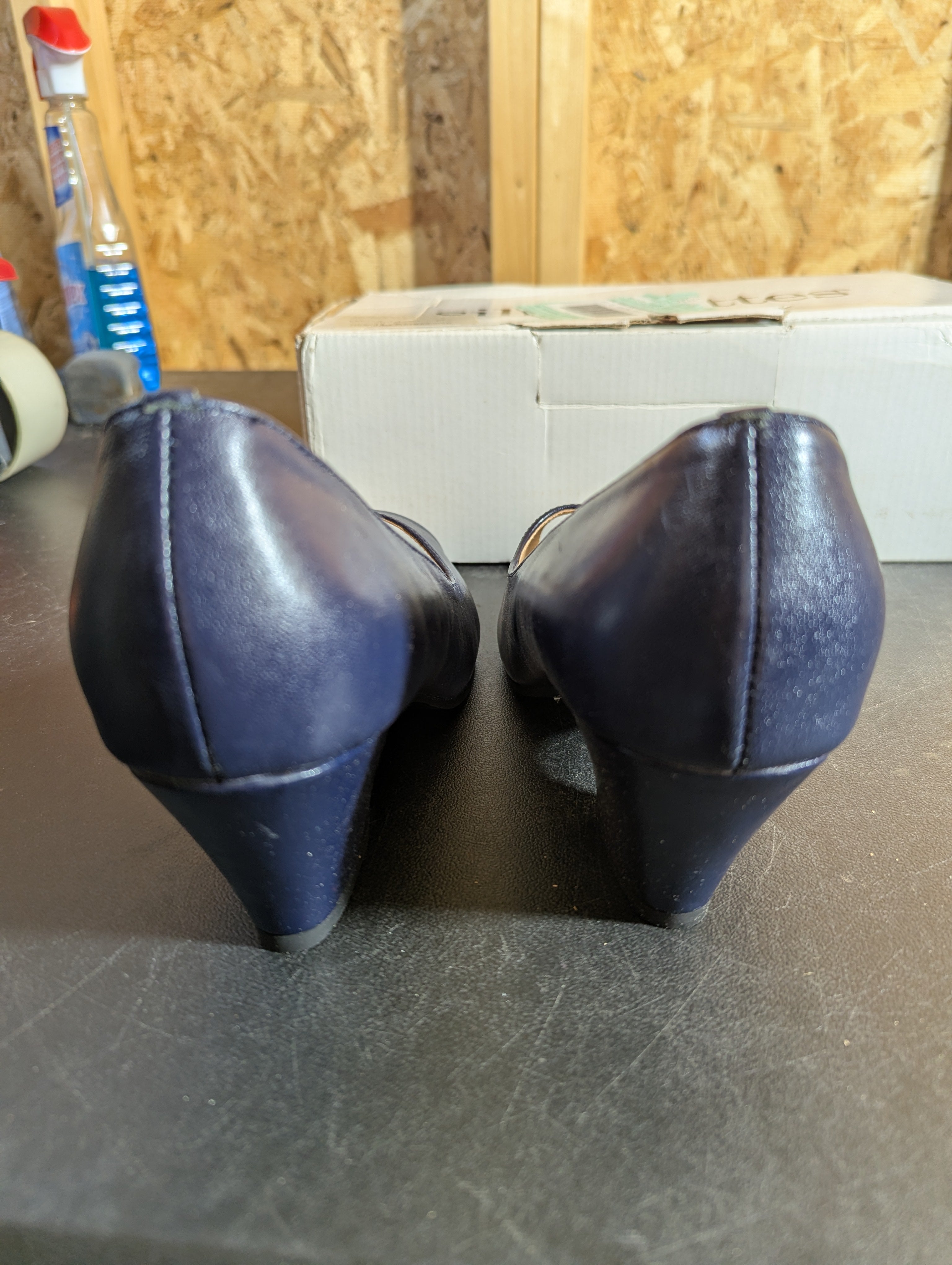 Silloettes Navy Blue 1.5" heels size 8.5W