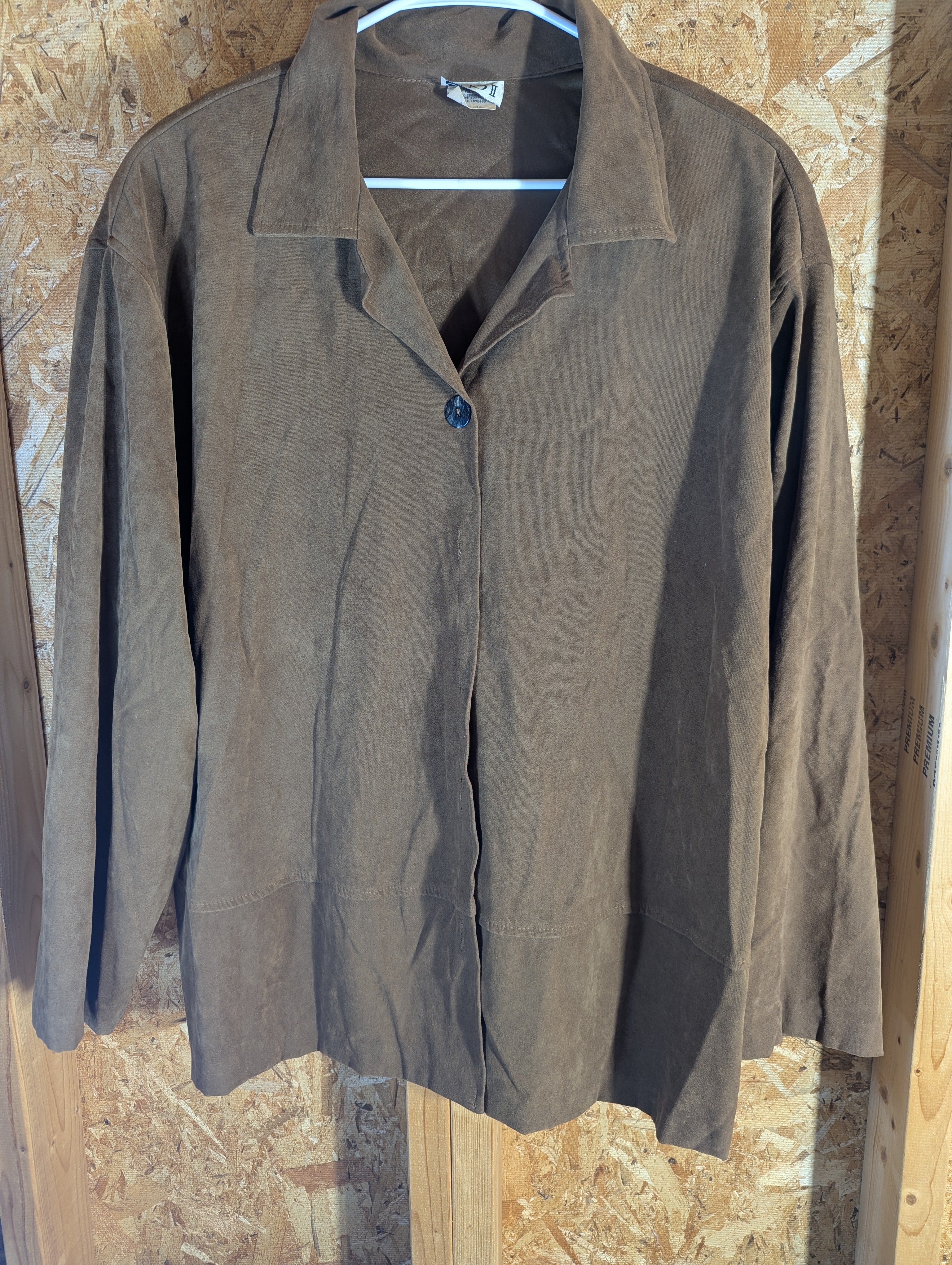 Clio II long sleeve size 3X button up top